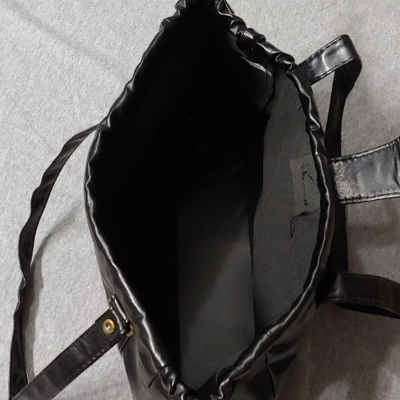 Small Cute Black Bag 💗 - Picture 4 of 4